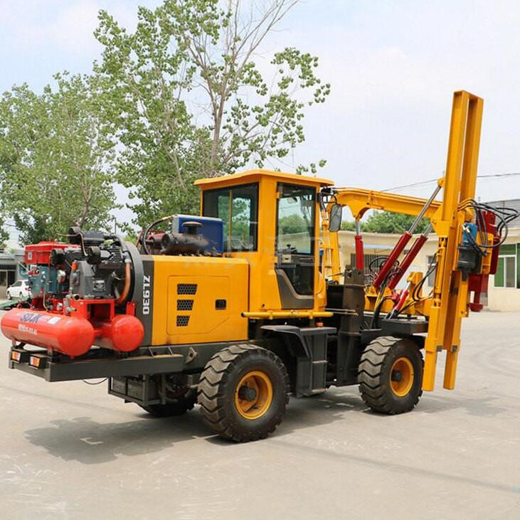 液壓公路護(hù)欄鉆孔機(jī)，裝載機(jī)打樁機(jī)熱銷
